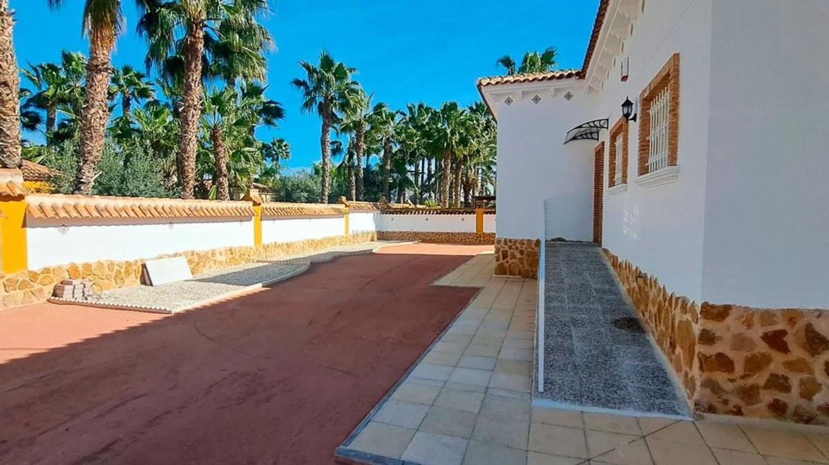Venta de villa en Catral