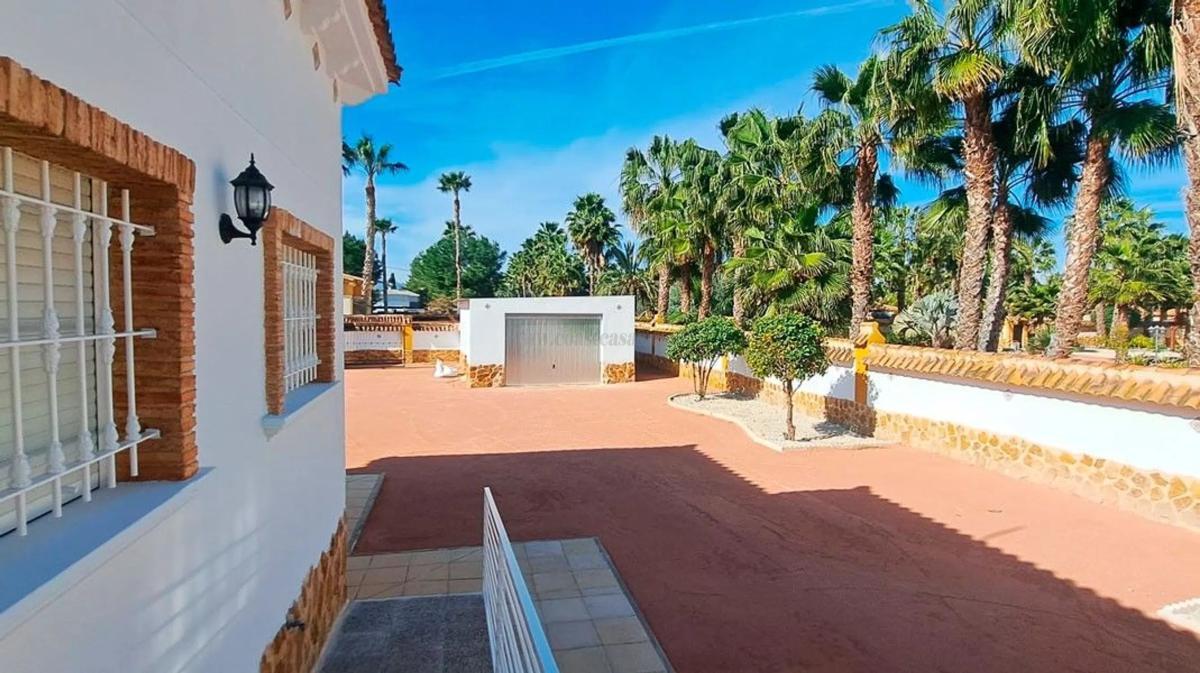 Venta de villa en Catral