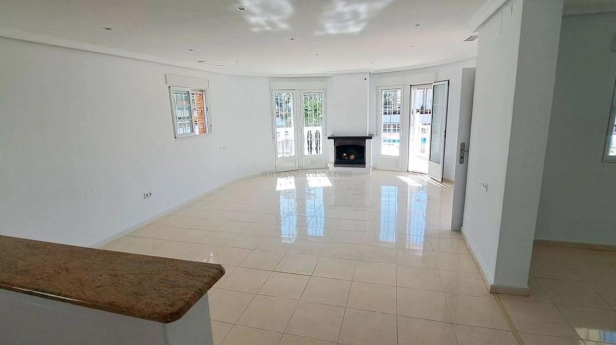 Venta de villa en Catral