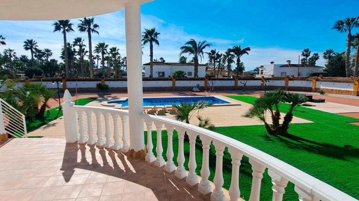 Venta de villa en Catral