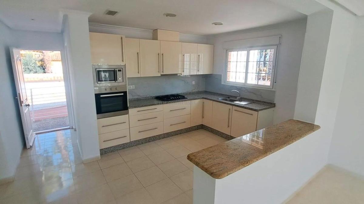 Venta de villa en Catral