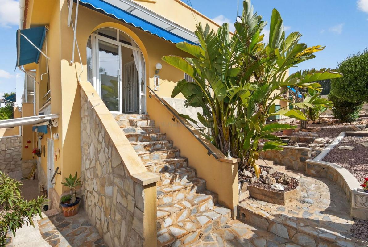 Venta de villa en San Miguel de Salinas