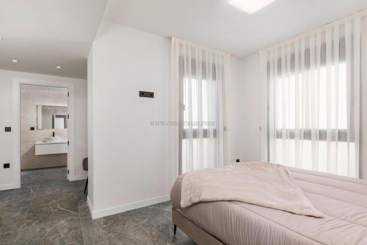 Venta de villa en Pilar de la Horadada