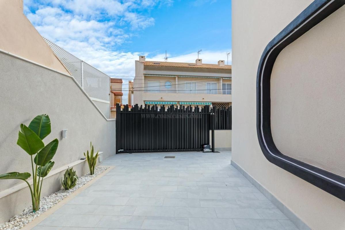 Venta de villa en Pilar de la Horadada