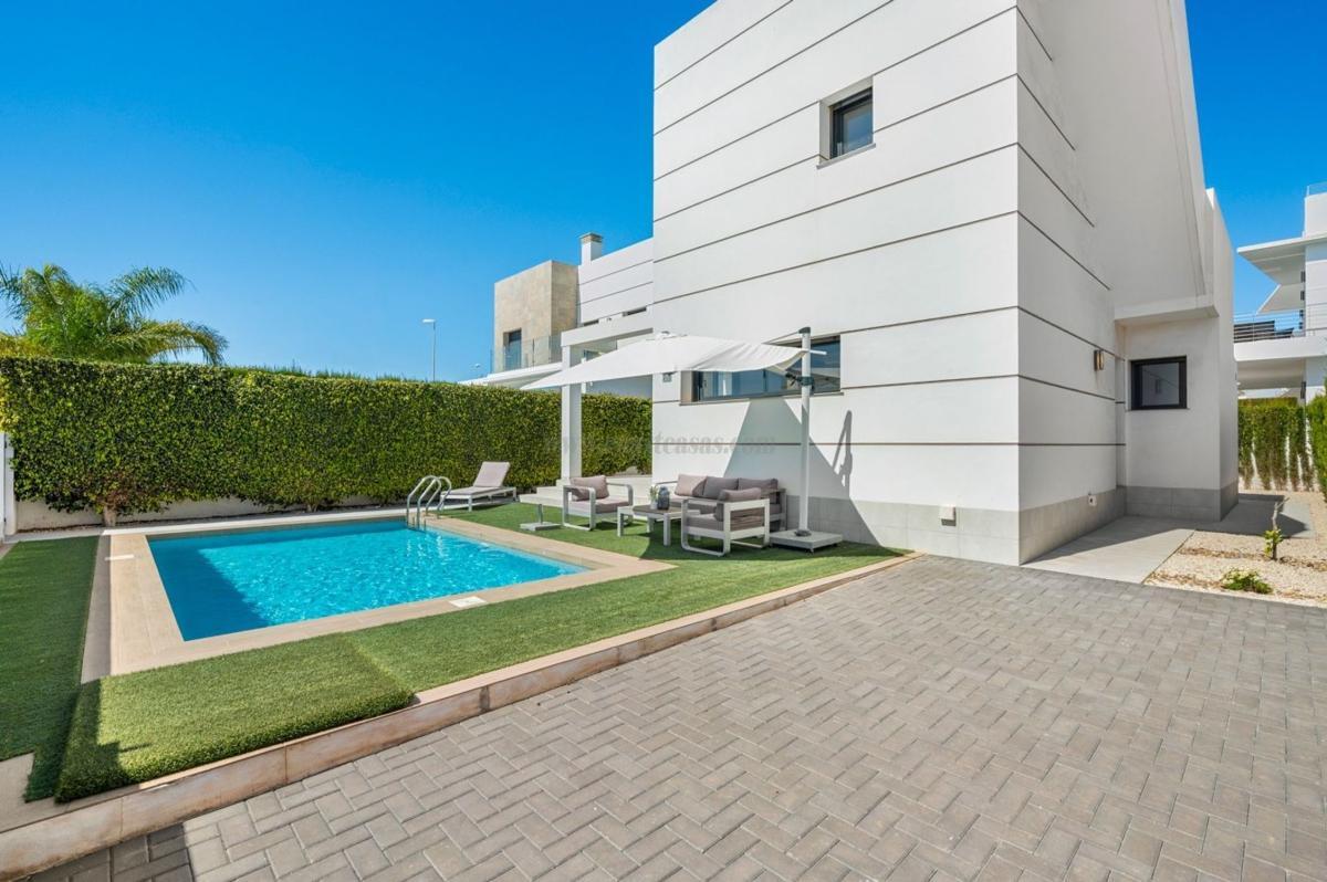 Venta de villa en Rojales