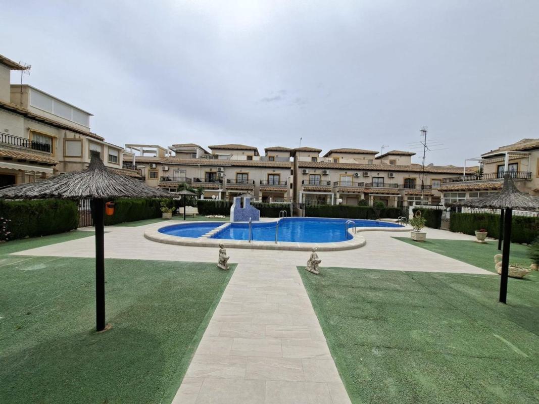 Venta de villa en Orihuela