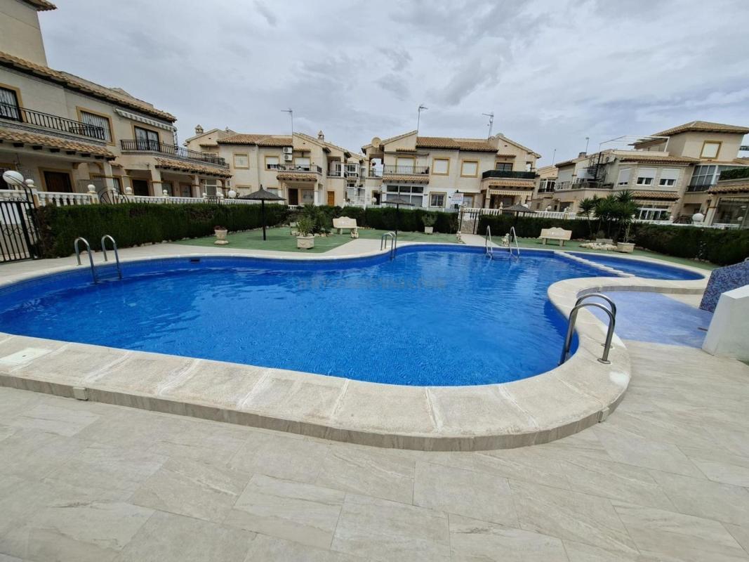 Venta de villa en Orihuela