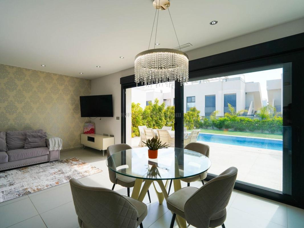 Venta de villa en Rojales