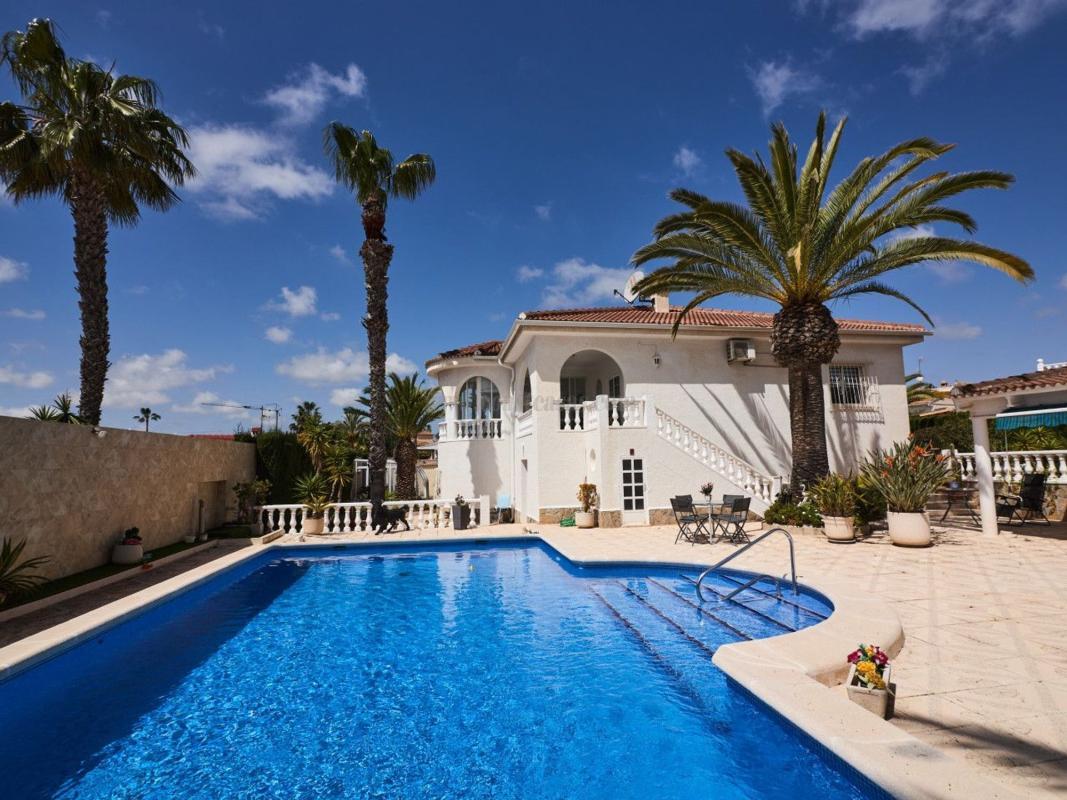 Venta de villa en Rojales