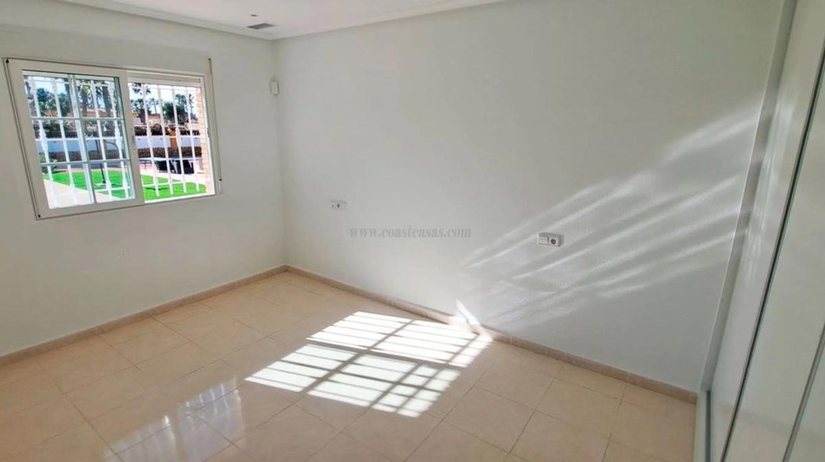 Venta de villa en Catral