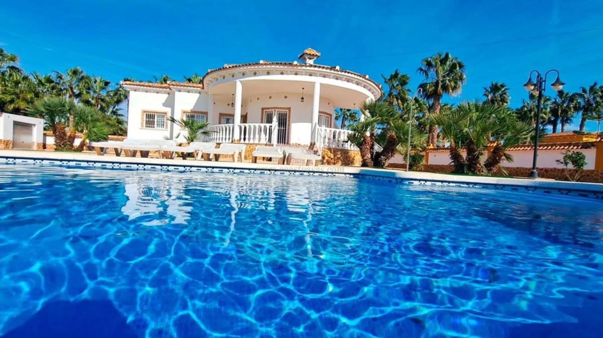 Venta de villa en Catral