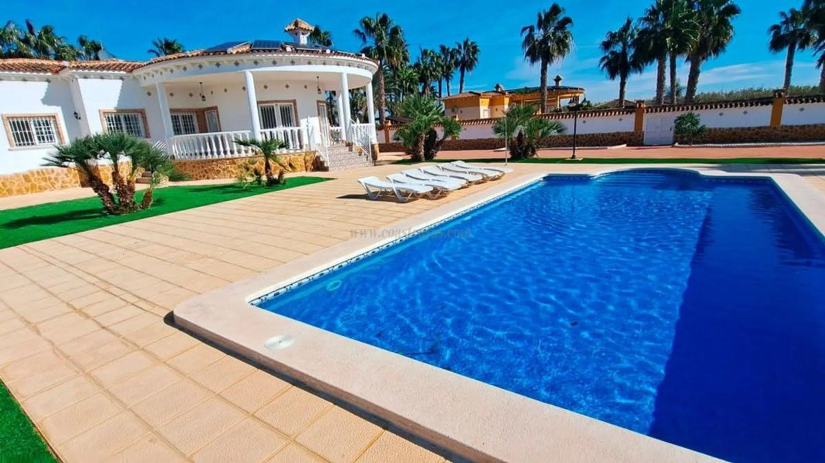 Venta de villa en Catral