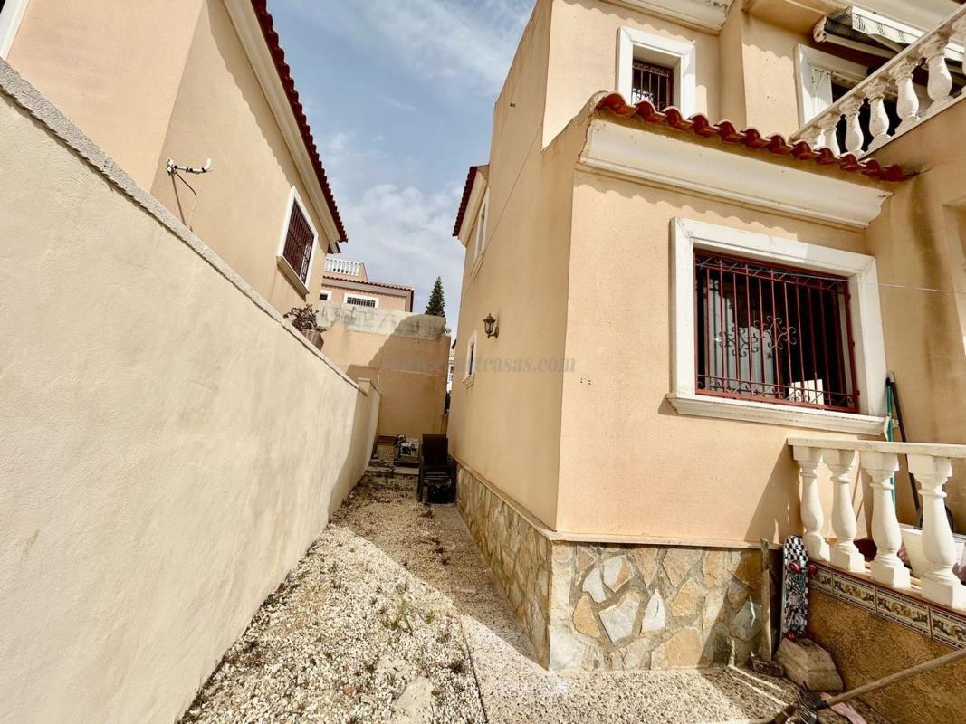 Venta de villa en Orihuela