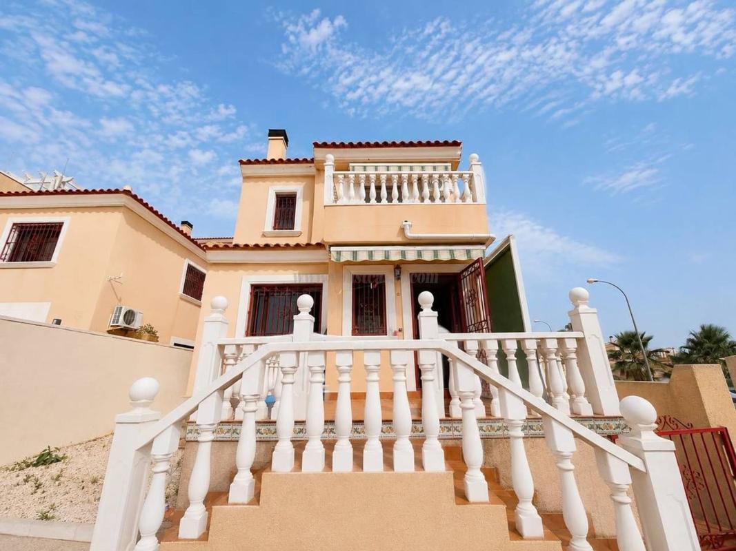 Venta de villa en Orihuela