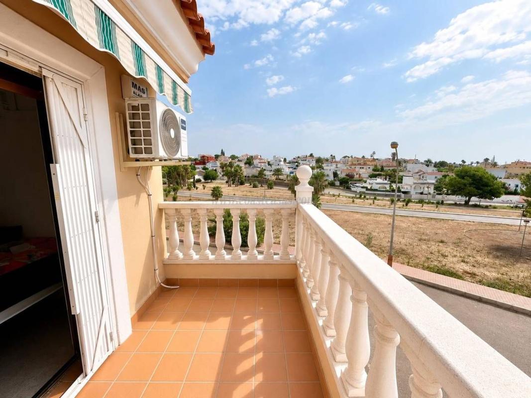 Venta de villa en Orihuela