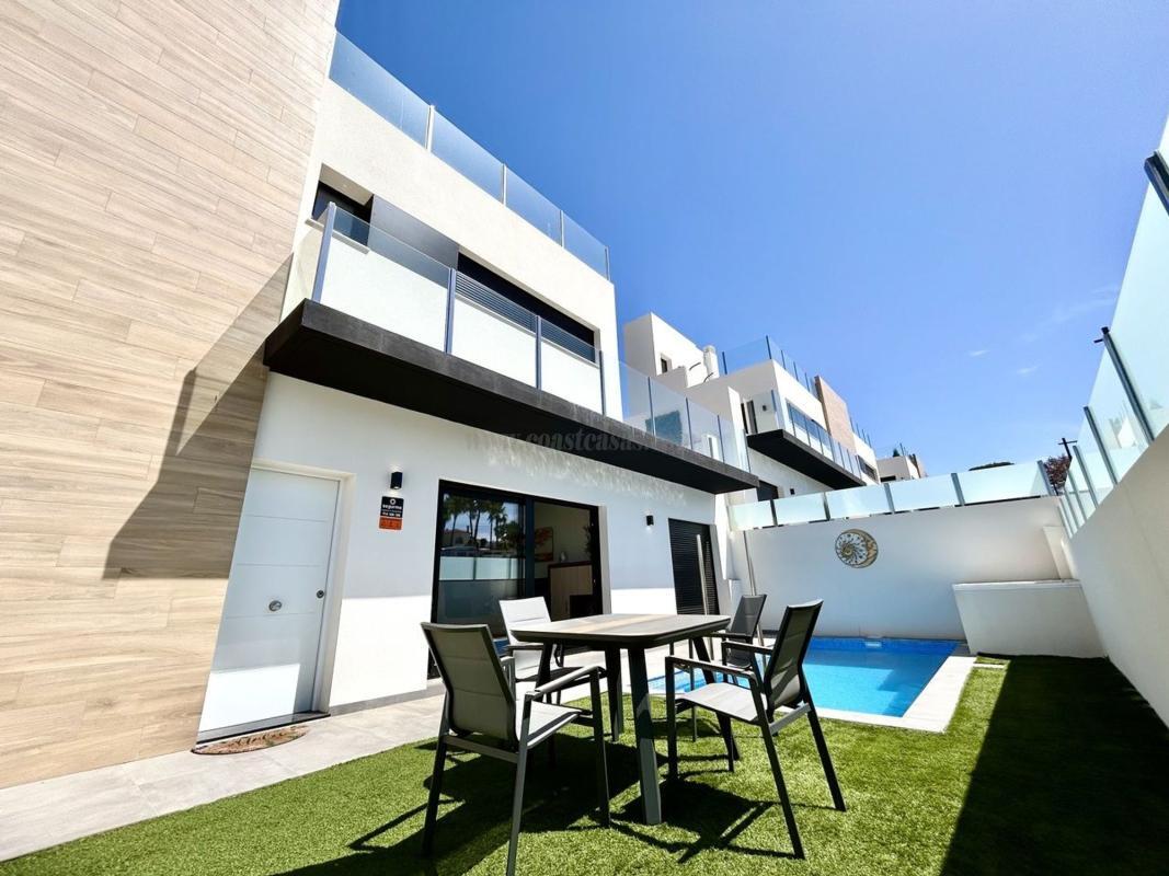 Venta de villa en Orihuela