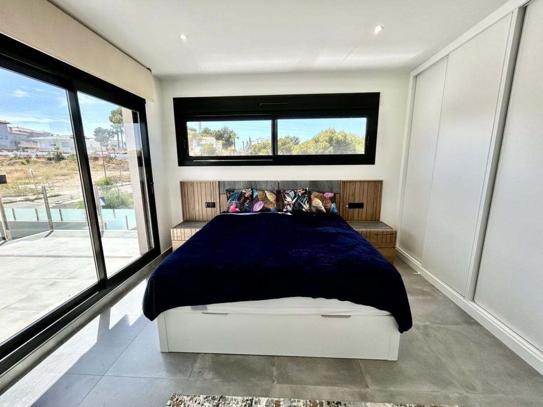 Venta de villa en Orihuela