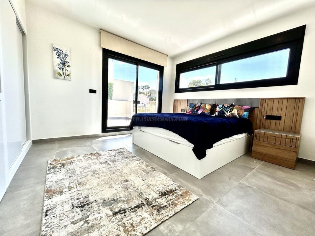 Venta de villa en Orihuela