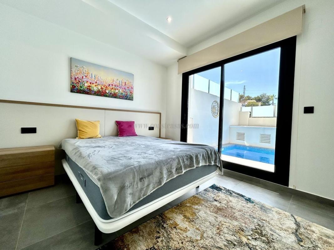 Venta de villa en Orihuela
