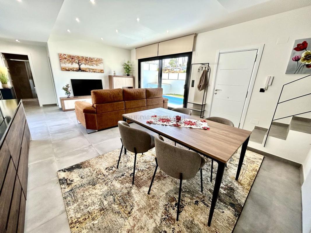 Venta de villa en Orihuela