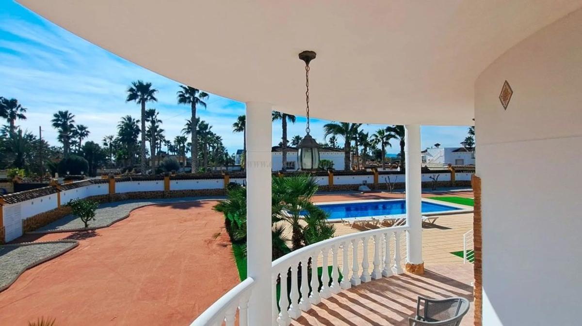 Venta de villa en Catral
