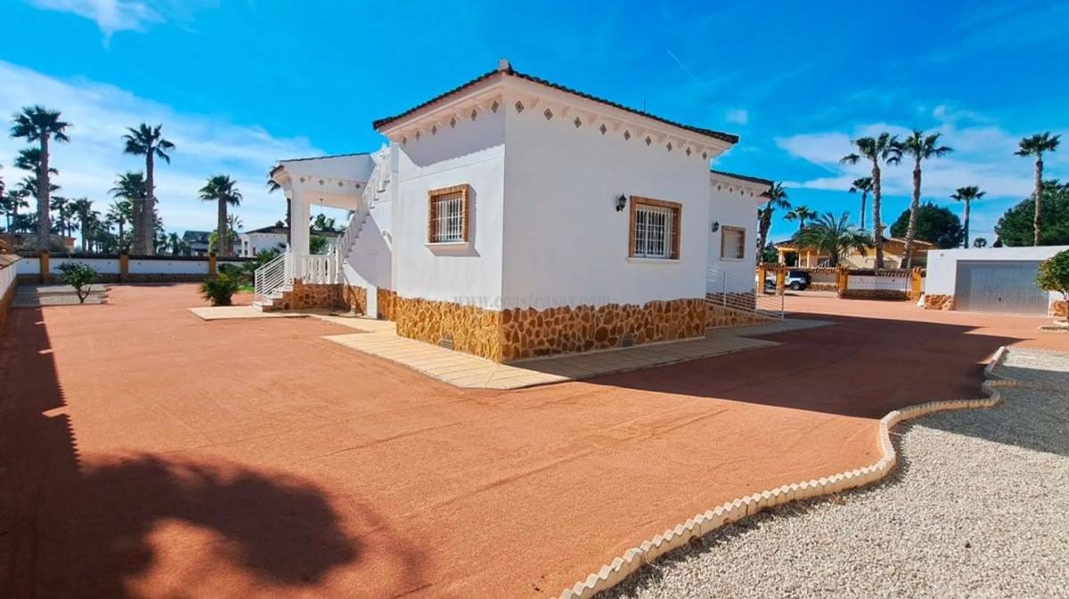 Venta de villa en Catral