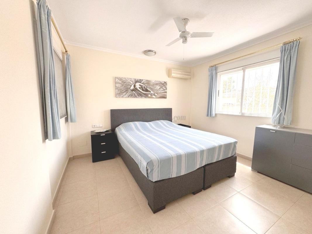 Venta de villa en Algorfa
