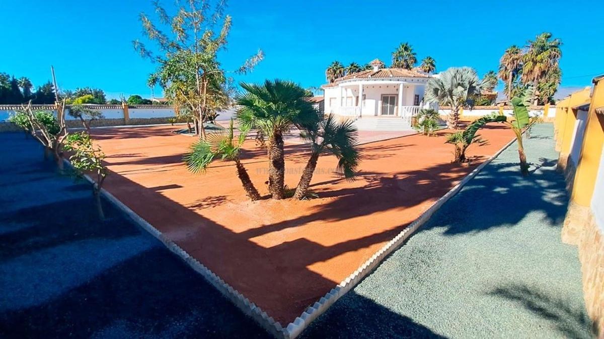 Venta de villa en Catral