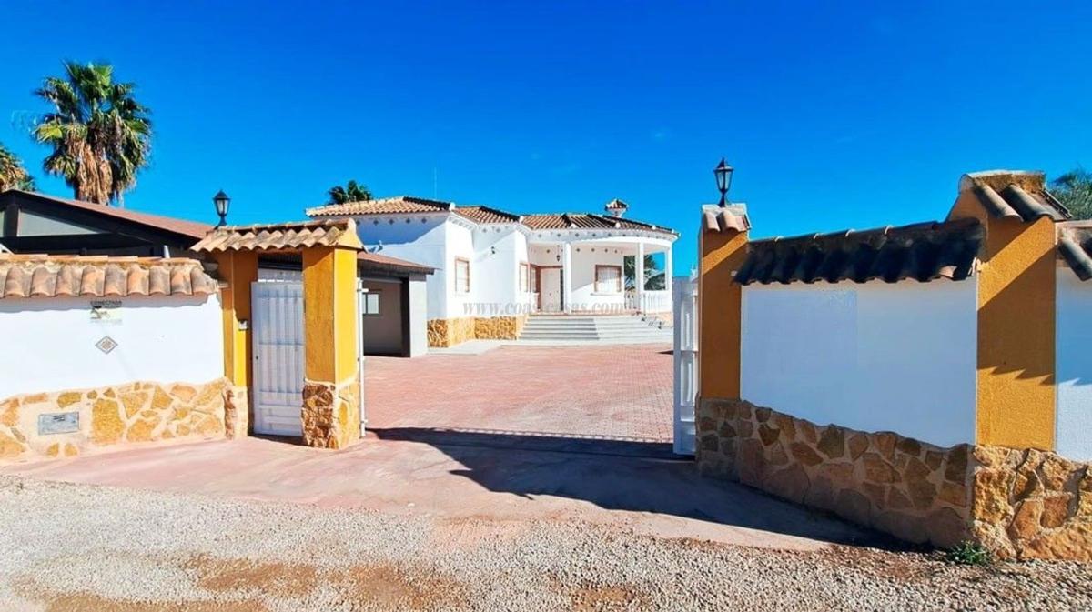 Venta de villa en Catral