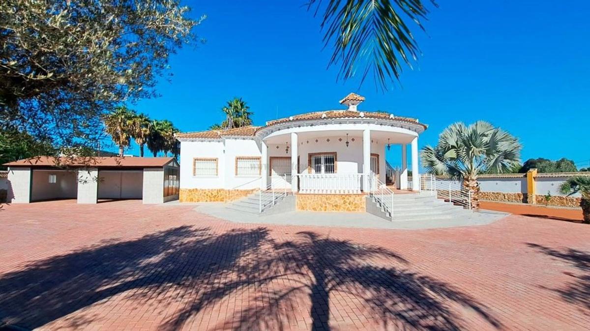 Venta de villa en Catral