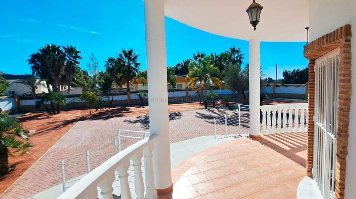 Venta de villa en Catral
