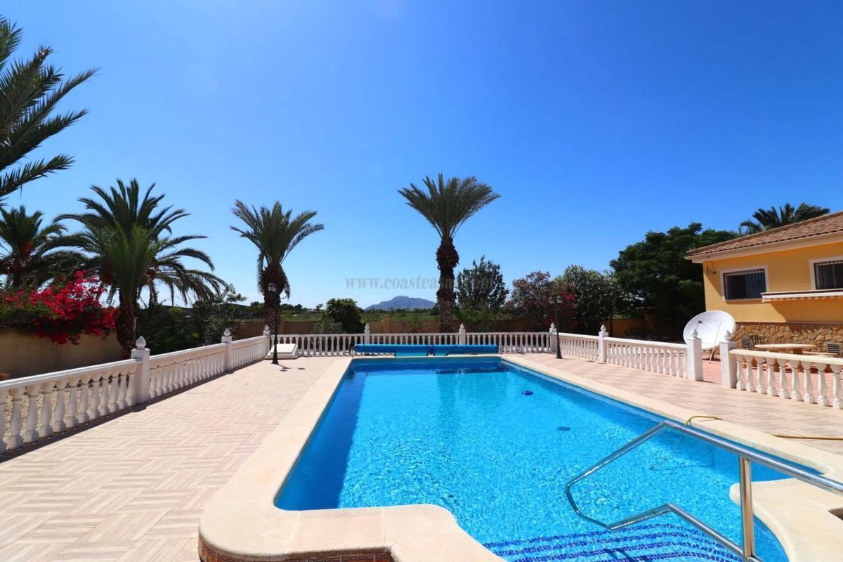 Venta de villa en Catral