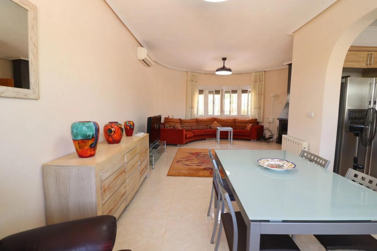 Venta de villa en Catral