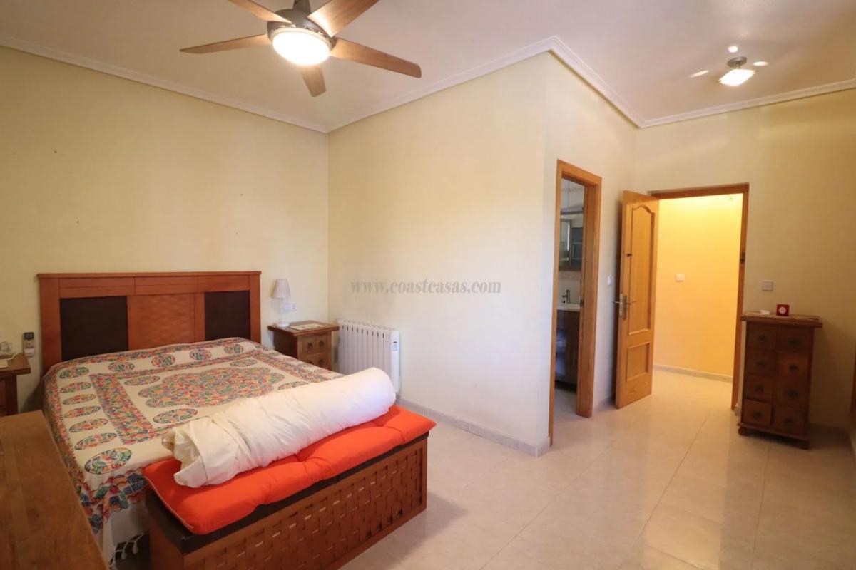 Venta de villa en Catral