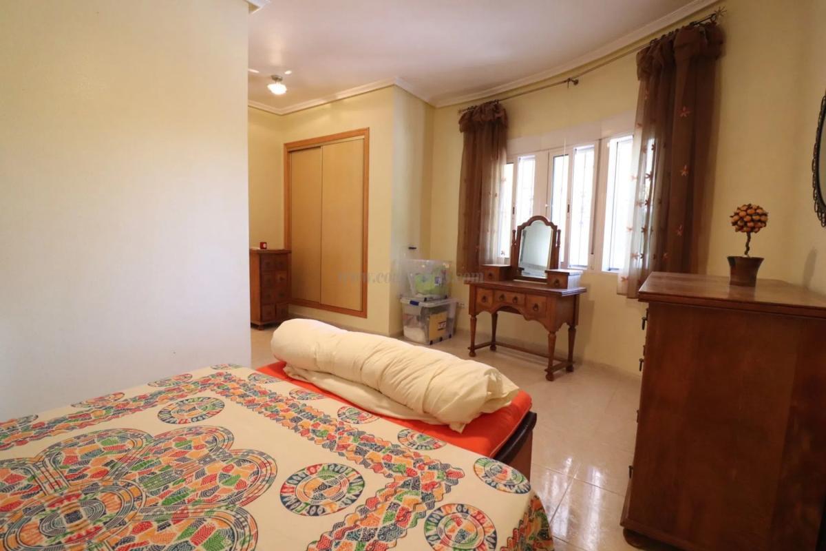 Venta de villa en Catral