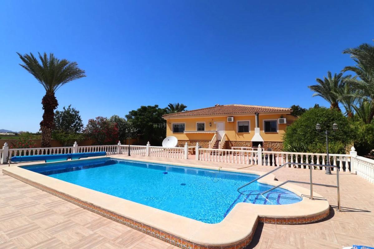 Venta de villa en Catral