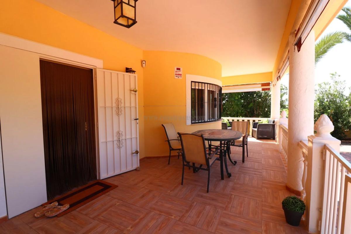 Venta de villa en Catral