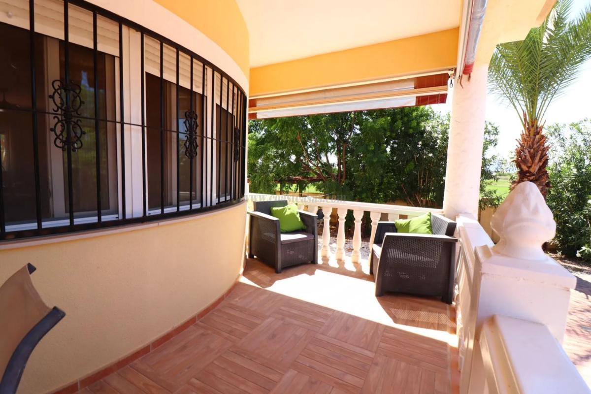 Venta de villa en Catral