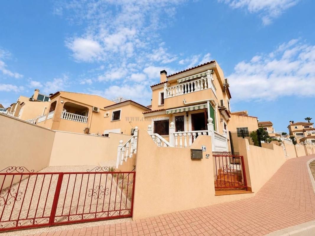 Venta de villa en Orihuela