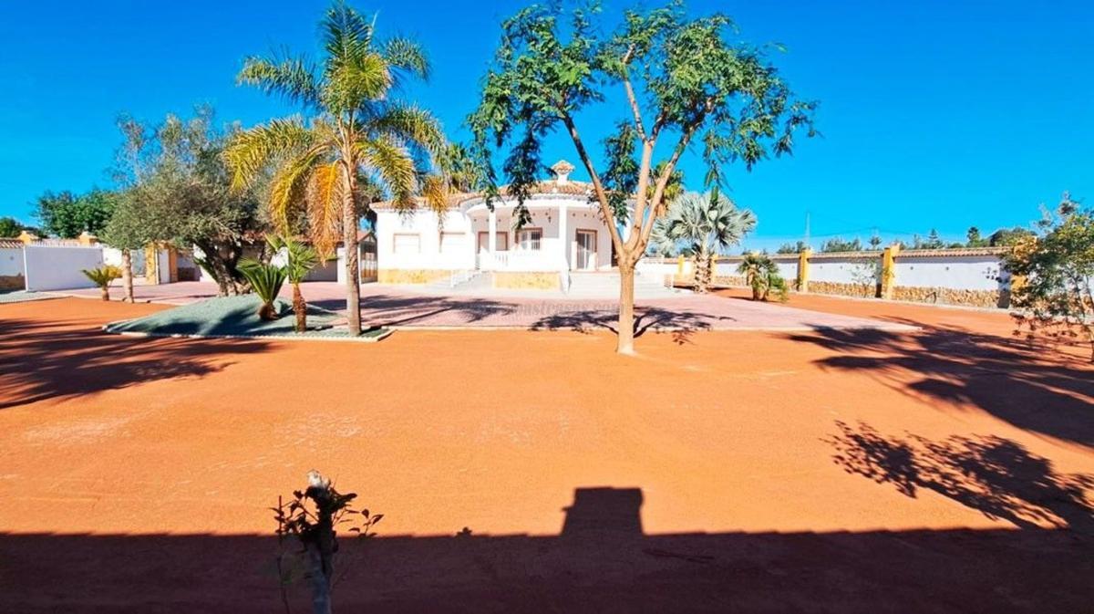 Venta de villa en Catral