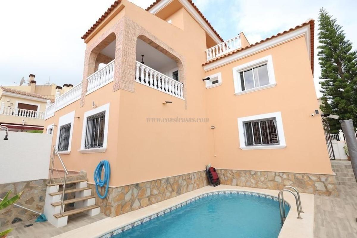 Venta de villa en San Miguel de Salinas