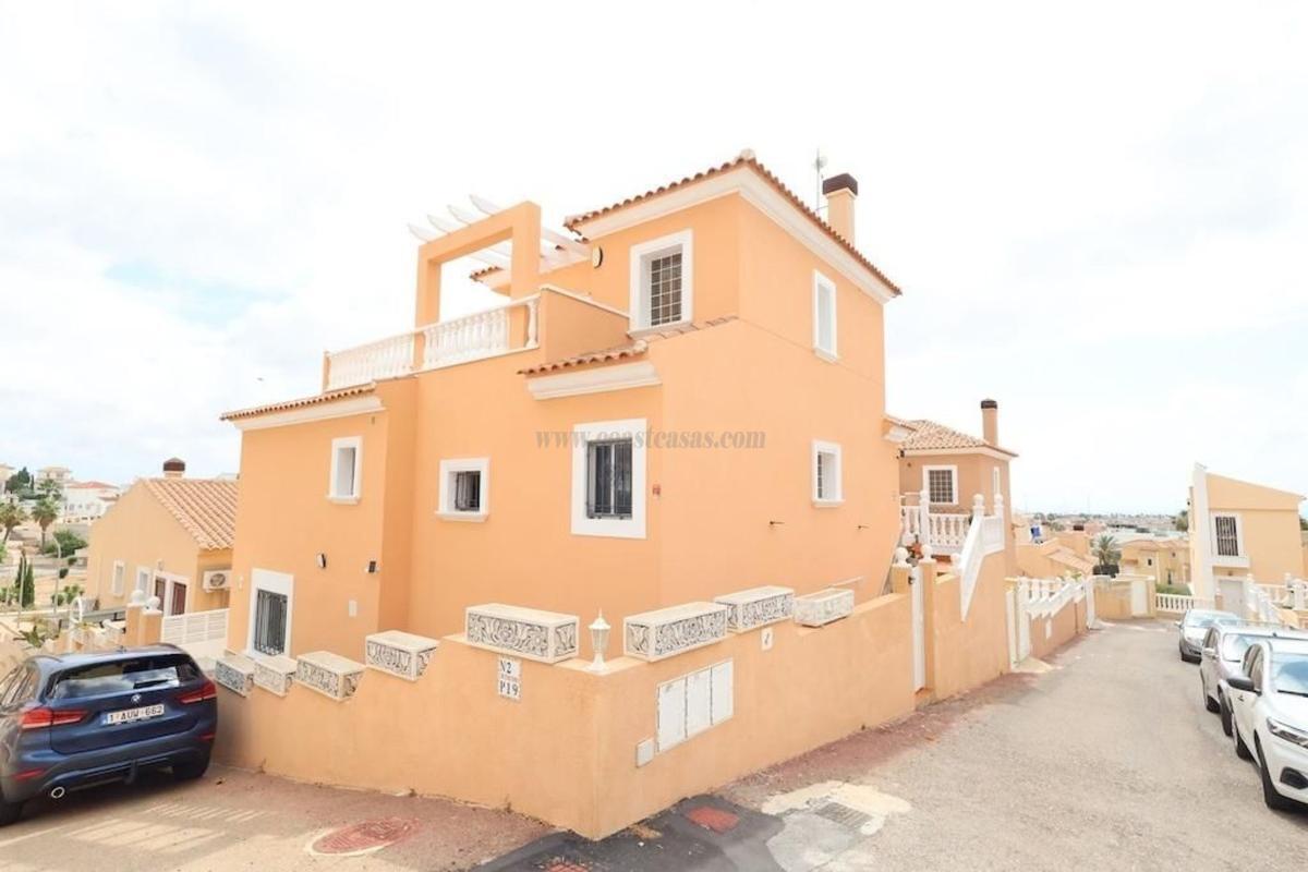 Venta de villa en San Miguel de Salinas