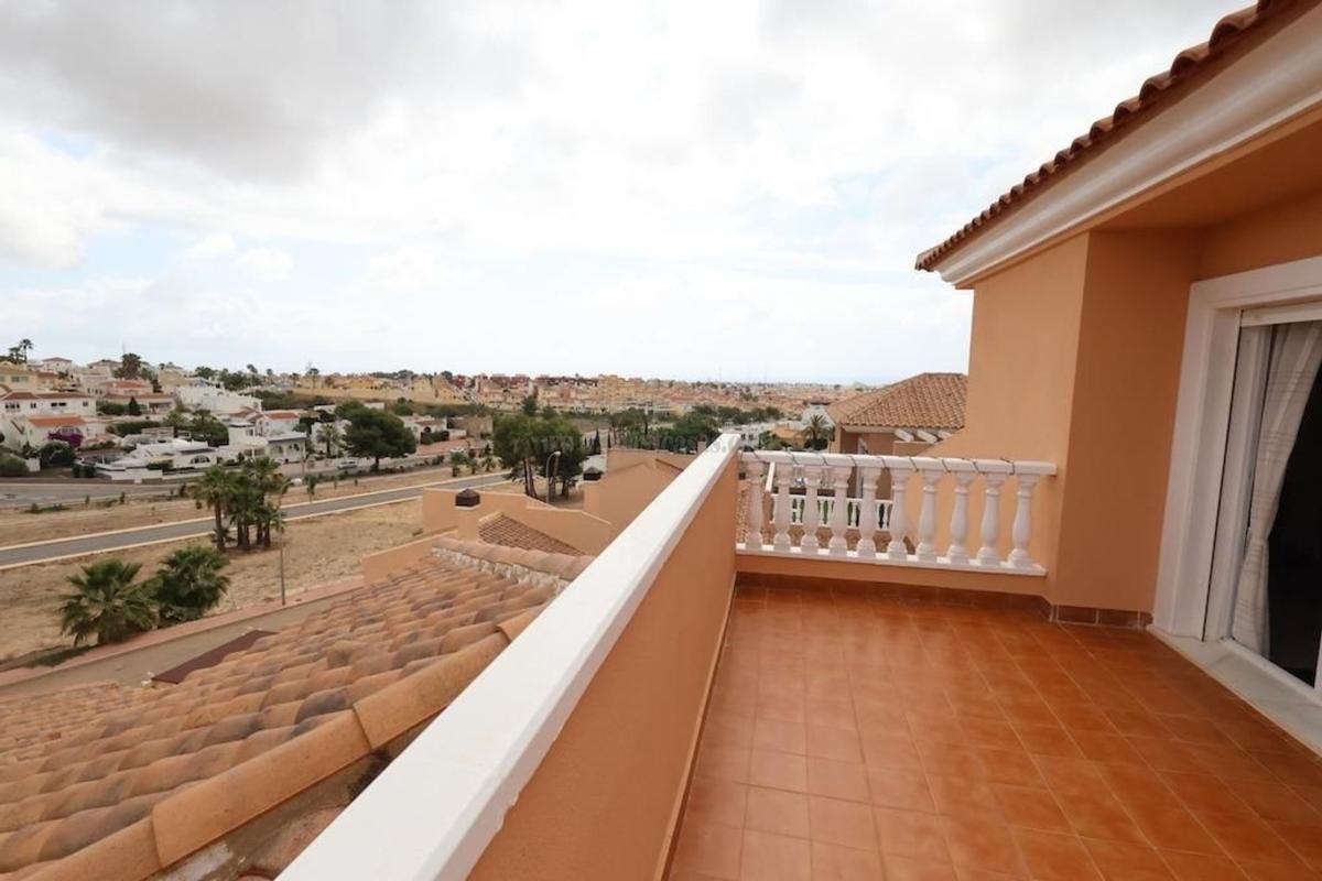 Venta de villa en San Miguel de Salinas