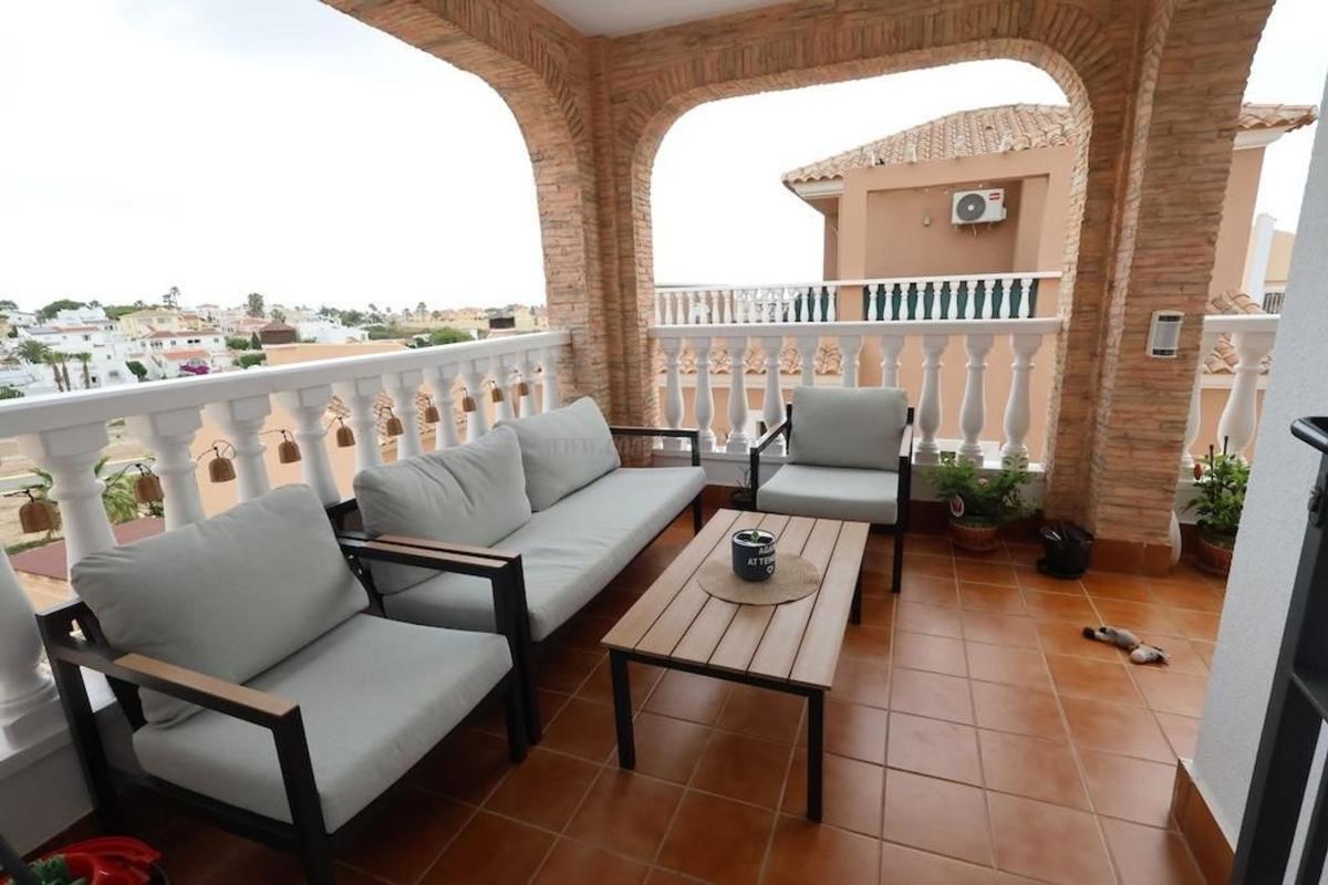 Venta de villa en San Miguel de Salinas