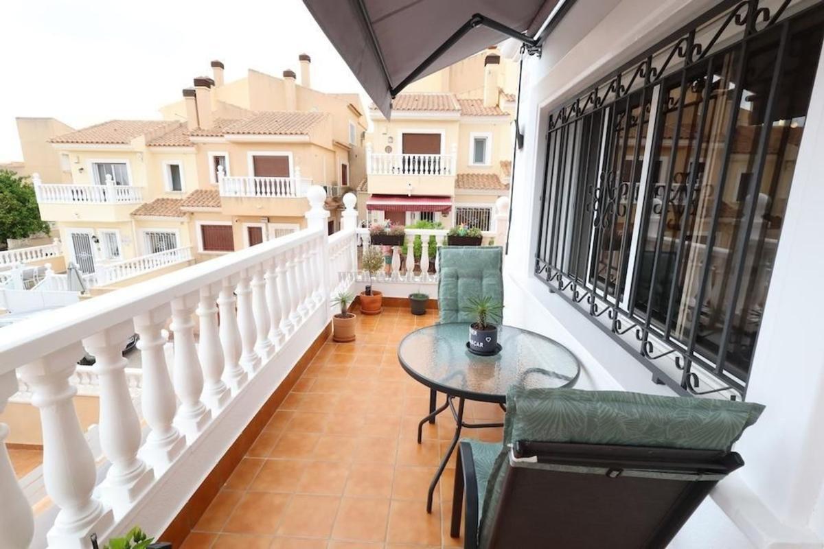 Venta de villa en San Miguel de Salinas