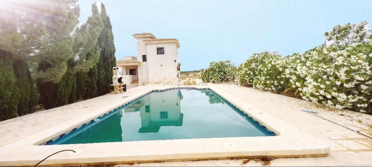 Venta de villa en Pinoso