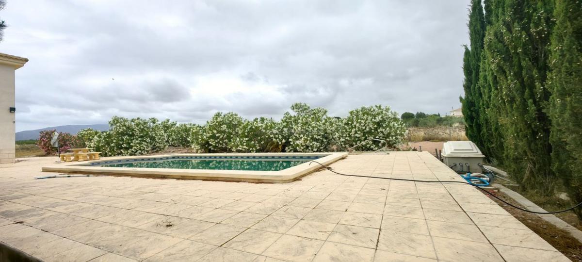 Venta de villa en Pinoso