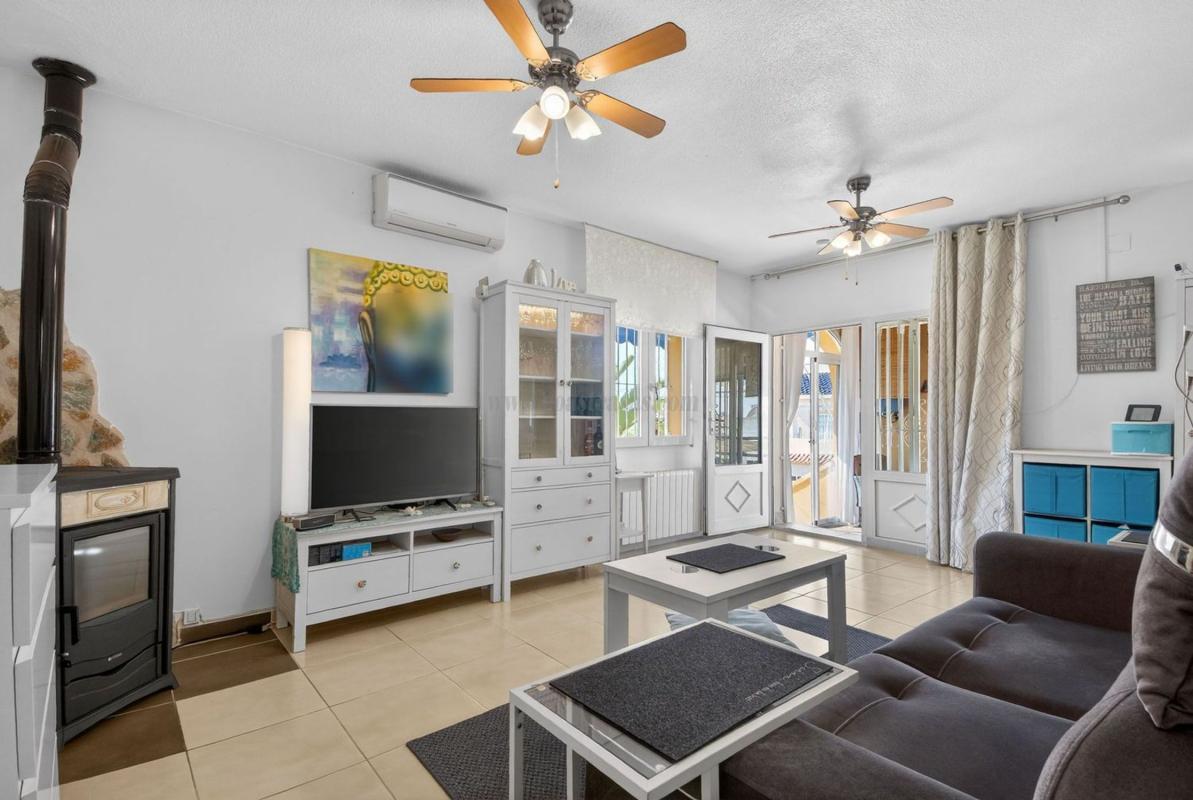 Venta de villa en San Miguel de Salinas