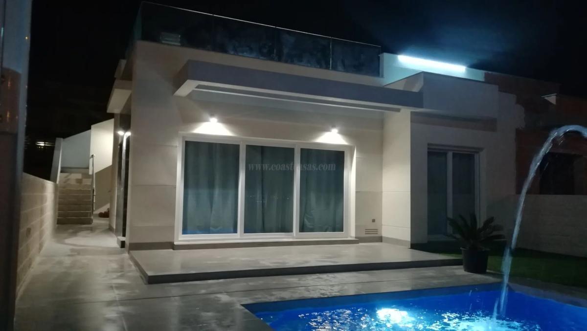 Venta de villa en Los Montesinos
