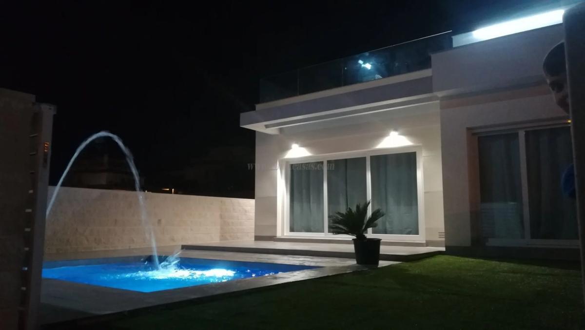Venta de villa en Los Montesinos